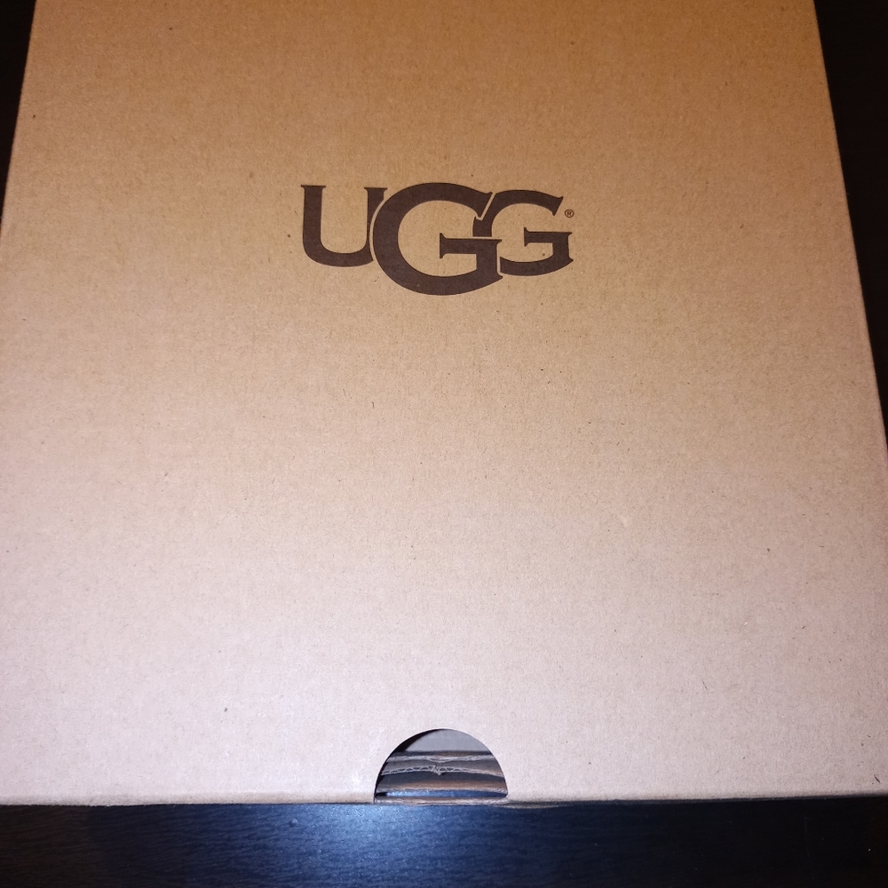 BNIB UGG Bailey Button Kids Boots Size 13